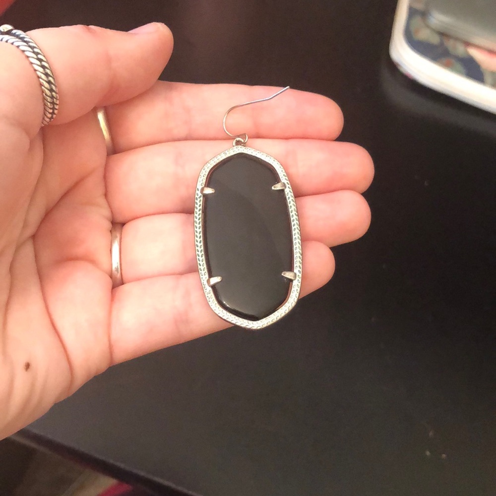 ONE Kendra Scott Black Earring